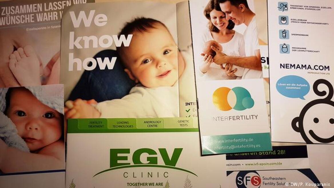 DW: Γερμανοί αναζητούν παρένθετες μητέρες στην Ελλάδα