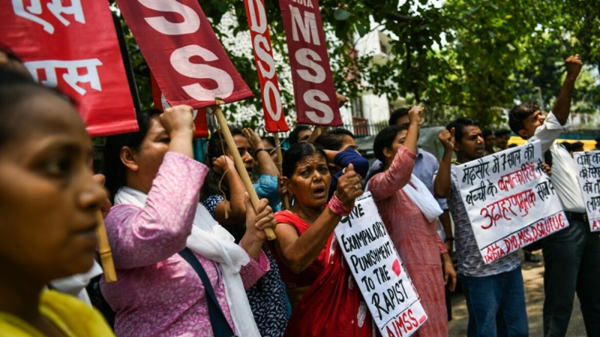 Διαδηλώσεις στην Ινδία μετά την ανάρτηση βίντεο που δείχνουν βιασμούς φοιτητριών