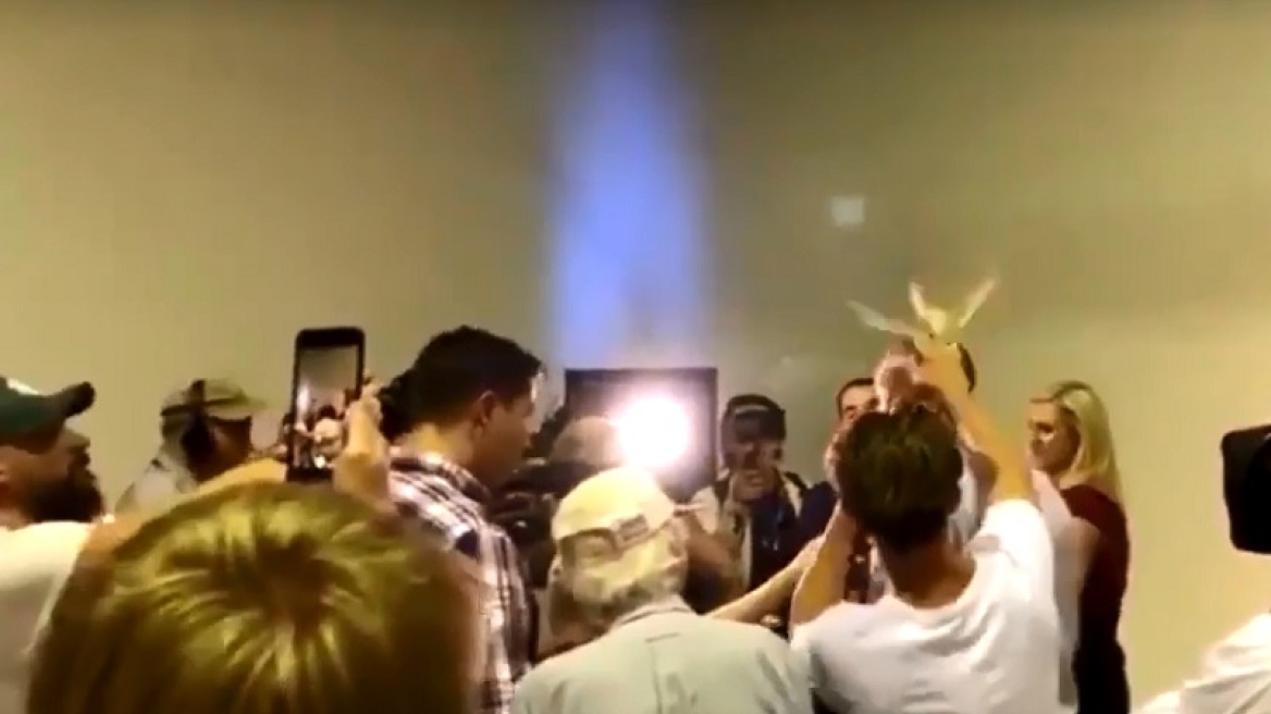 Αυστραλία: Έσπασε αβγό στο κεφάλι γερουσιαστή που κατηγόρησε τους μουσουλμάνους