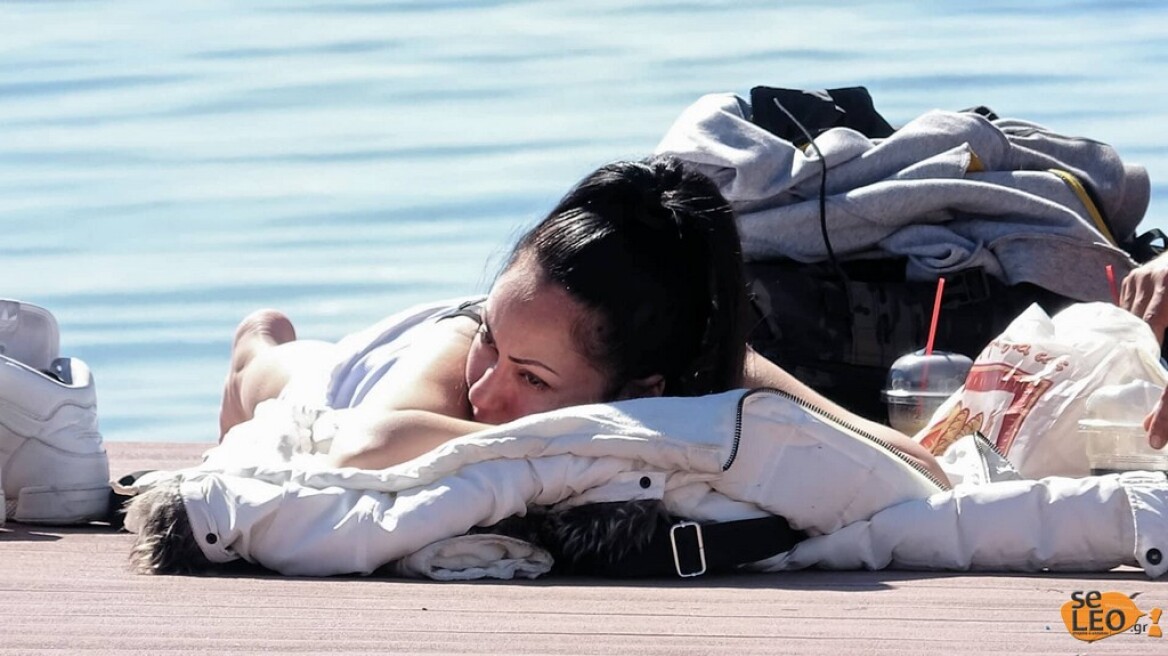 Φωτογραφίες: Ηλιοθεραπεία και... βουτιές στο Θερμαϊκό 