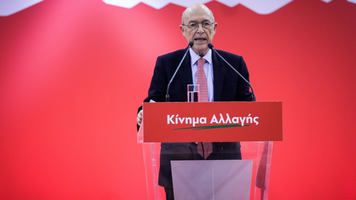 Σημίτης: Η χώρα χρειάζεται μεταρρυθμίσεις, αλλά η κυβέρνηση μοιράζει παροχές και επιδόματα