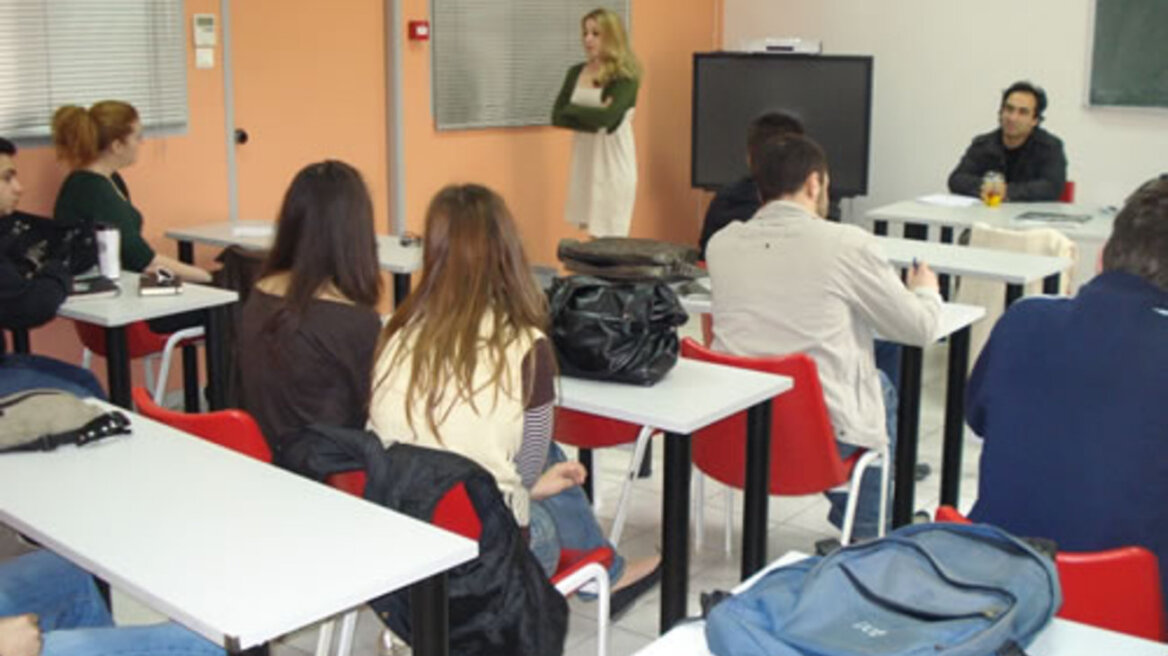 Κλειστά σήμερα τα φροντιστήρια -Συγκέντρωση καθηγητών ξένων γλωσσών έξω από το ΣτΕ 