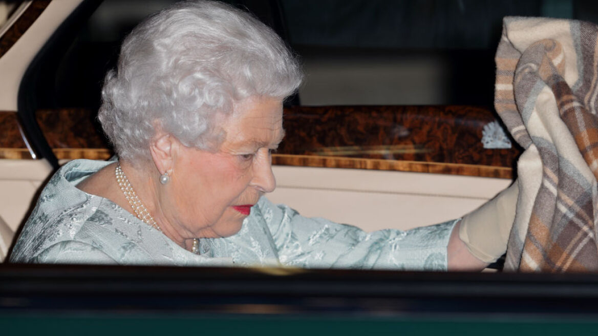 Υπάρχει ένα αξεσουάρ που συνοδεύει τη Βασίλισσα και της χαρίζει θαλπωρή 