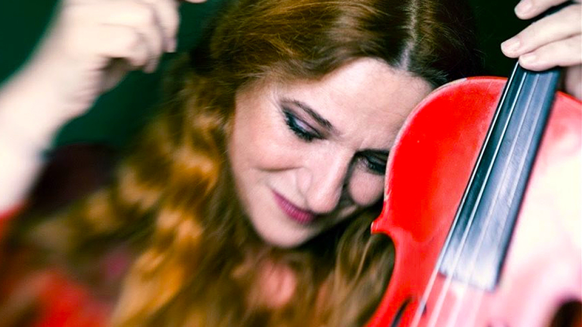 Ευανθία Ρεμπούτσικα: Πίσω από κάθε τι που γράφω κρύβεται μια μικρή ιστορία