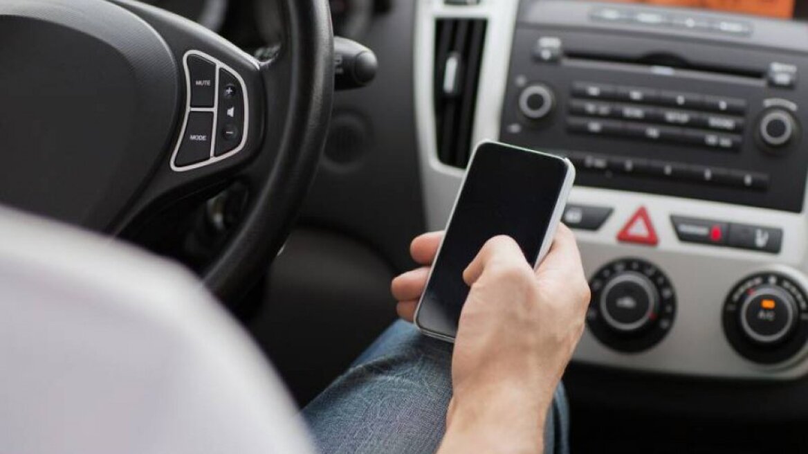 Φορτίζετε το κινητό στο αμάξι; Σταματήστε αμέσως!