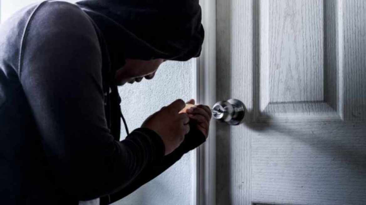 Βοιωτία: Ανήλικος διέρρηξε δύο βενζινάδικα και μια καφετέρια