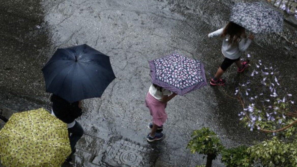 Χαλάει ο καιρός: Χειμωνιάτικο σκηνικό μέσα στην Άνοιξη