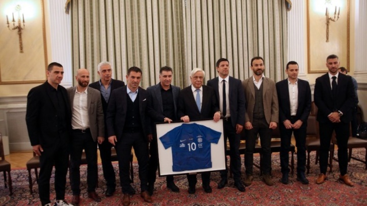 Με εκπροσώπους της χρυσής εντεκάδας του 2004 συναντήθηκε ο Προκόπης Παυλόπουλος