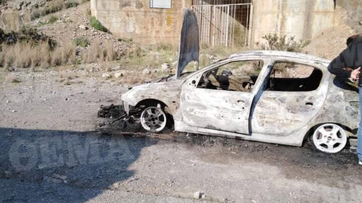 Θρίλερ με απανθρακωμένο πτώμα σε αυτοκίνητο στην Άμφισσα