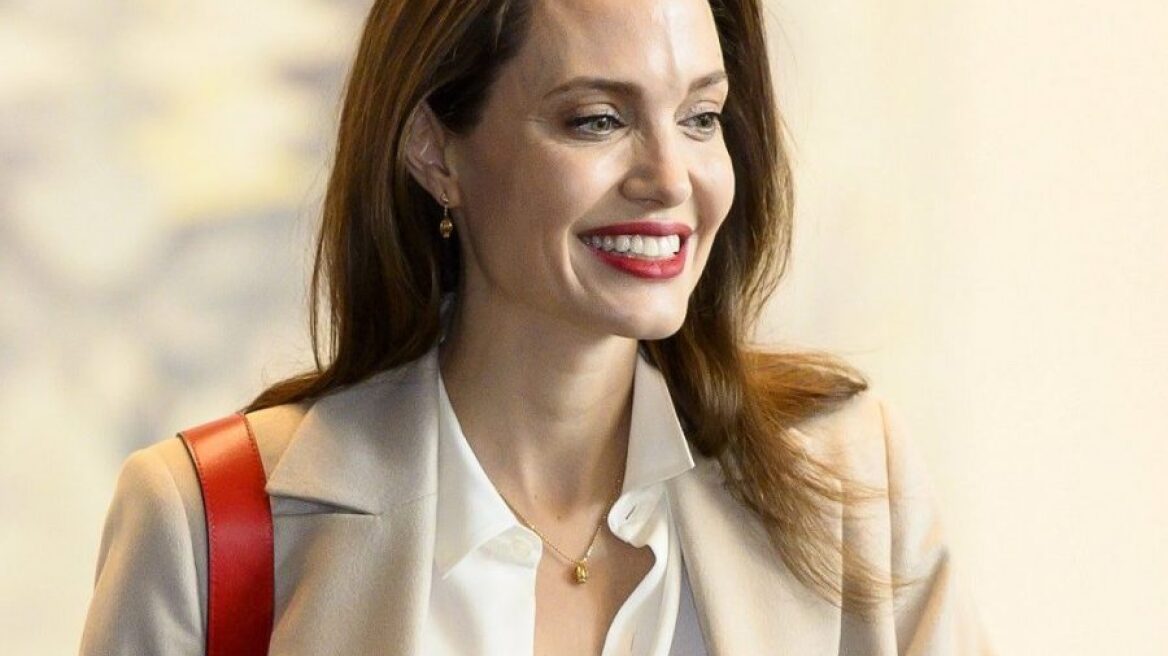H Aντζελίνα Τζολί παραδίδει μαθήματα στο power dressing 