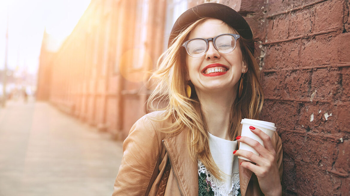 Ο καφές μας τονώνει και χωρίς να τον πιούμε