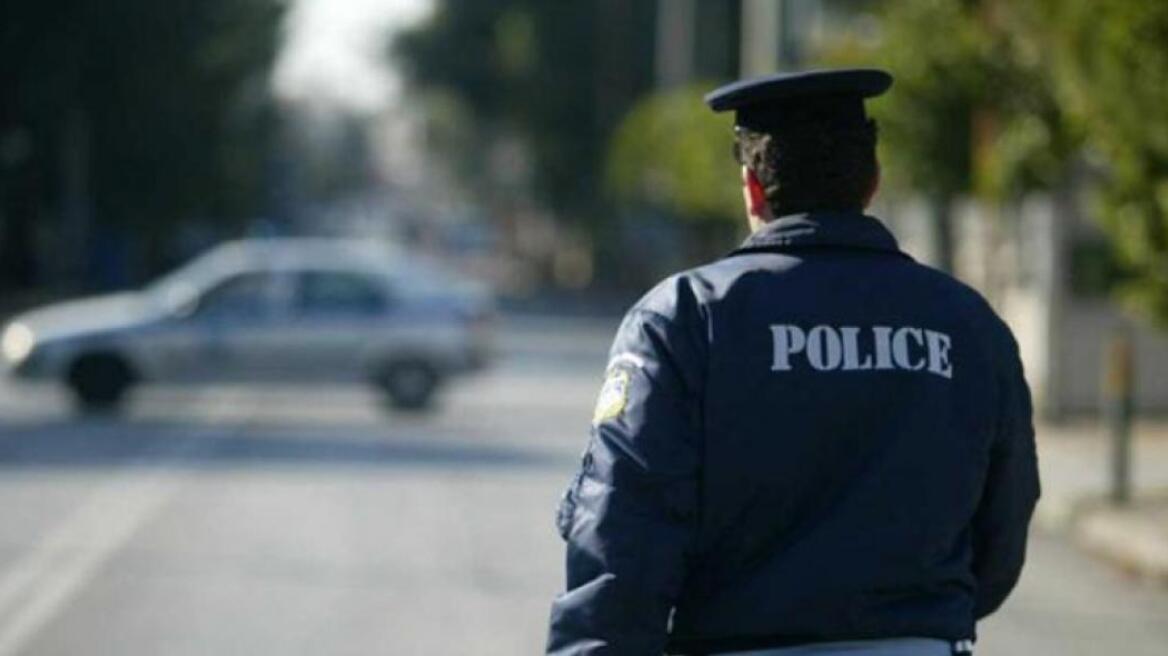 «Μαϊμού» αστυνομικός ξάφρισε αλλοδαπό στη Ρόδο