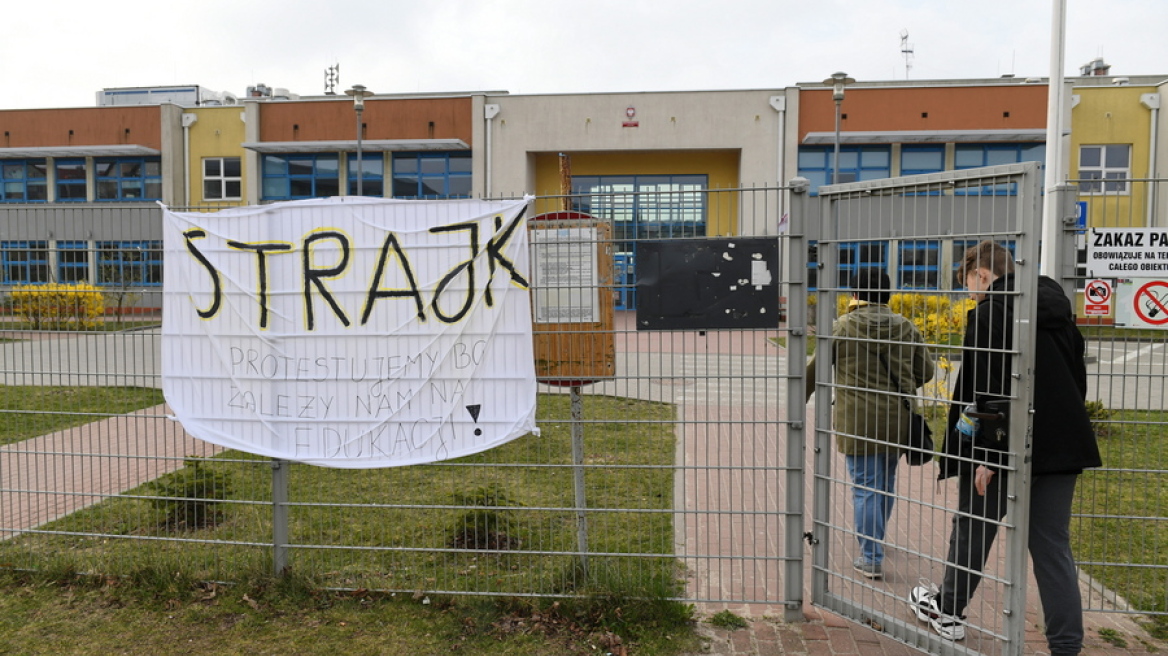 Σε πανεθνική απεργία οι εκπαιδευτικοί στη Πολωνία