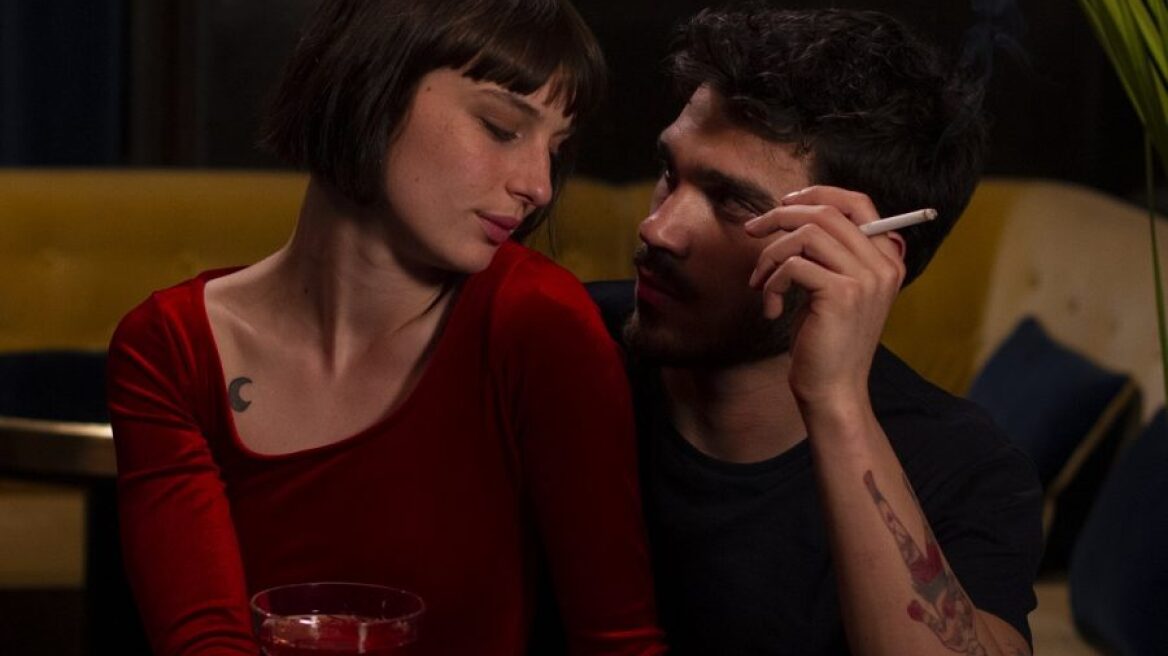 Οι 20 πιο σέξι ερωτήσεις για να παίξεις "θάρρος ή αλήθεια" 