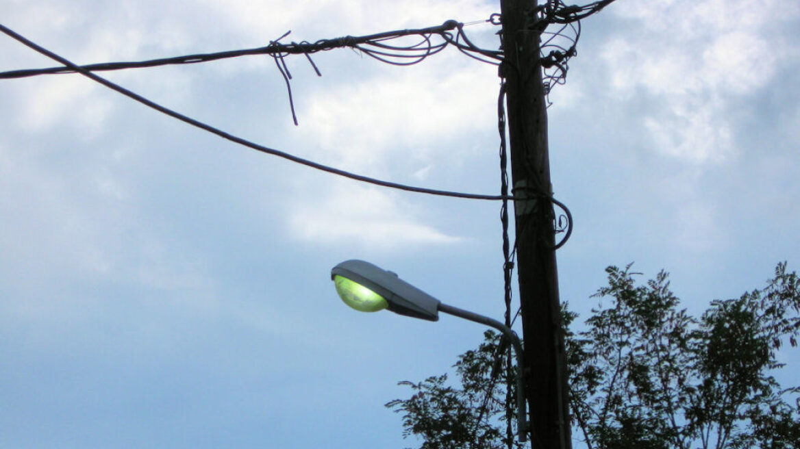 Καλαμάτα: Ρομά έκλεβε ρεύμα και... κυνηγετικά όπλα!