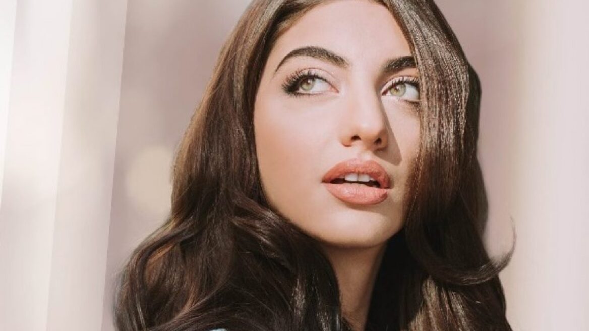 Η μάσκαρα που χαρίζει εντυπωσιακά ογκώδες αποτέλεσμα για βλεφαρίδες σαν ψεύτικες