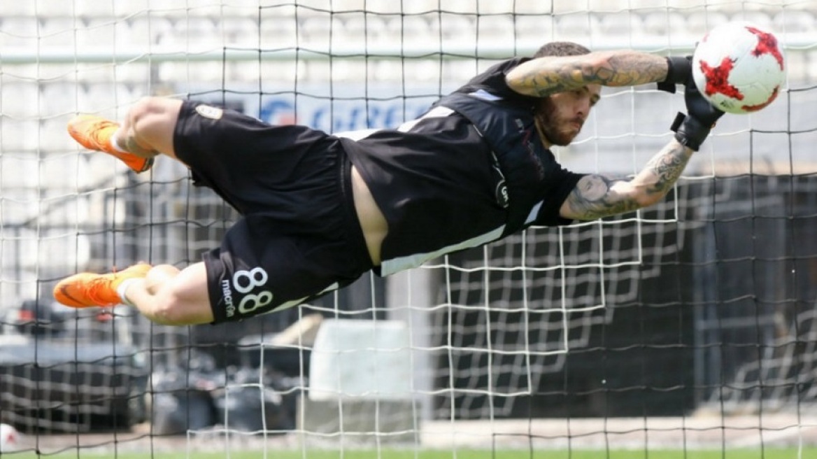 Βίντεο: Ο Βιεϊρίνια ετοιμάζεται για νέα καριέρα ως... τερματοφύλακας!