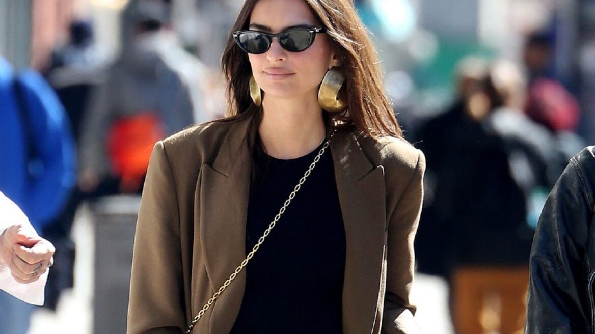 H Emily Ratajkowski ξεπέρασε ακόμα μια φορά τον εαυτό της στο Instagram 