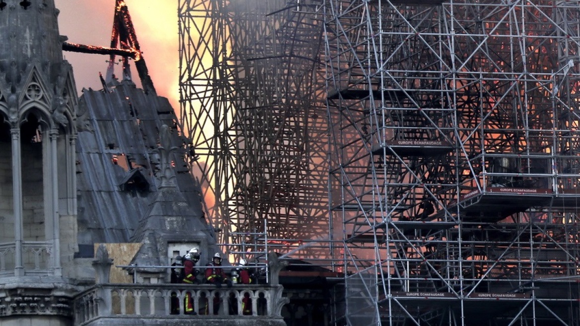 Συγκλονισμένη η παγκόσμια κοινή γνώμη για την Παναγιά των Παρισίων: «Χάσαμε ένα κόσμημα»