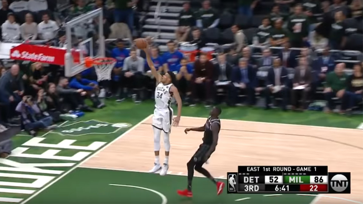 «Μαγεία» Αντετοκούνμπο στα play off του ΝΒΑ - Δείτε το κάρφωμα αλά Τζόρνταν από επτά διαφορετικές κάμερες