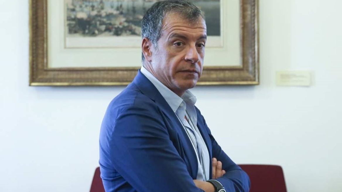 Το μήνυμα - στήριξη του Θεοδωράκη στον Μακρόν για την καταστροφή της Παναγίας των Παρισίων