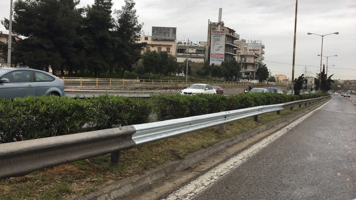 Αποκάλυψη - «Φονικά» στηθαία τοποθέτησε και η Περιφέρεια Αττικής