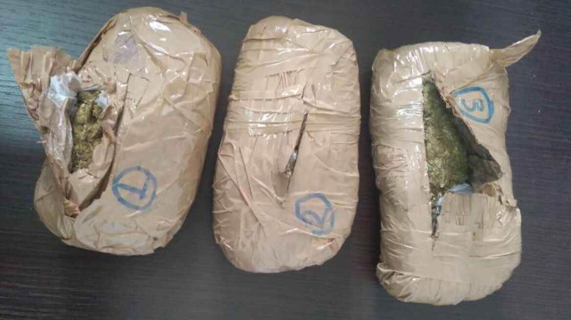 Συνεταίροι θα «έσπρωχναν» ένα κιλό χασίς στα Χανιά