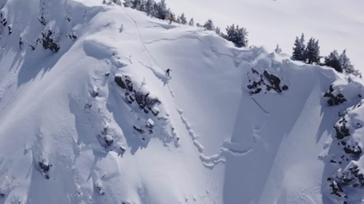Σοκ! Χιονοστιβάδα «καταπίνει» σκιέρ 