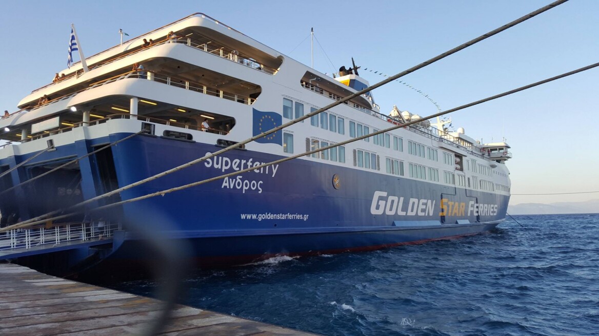 Επέστρεψε Ραφήνα λόγω βλάβης το Superferry με 861 επιβάτες