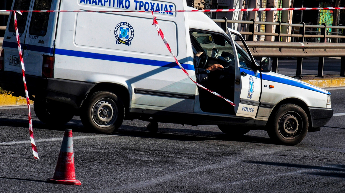 Η Τροχαία ψάχνει μαύρο Smart που χτύπησε και εγκατέλειψε αναβάτη μοτοσικλέτας