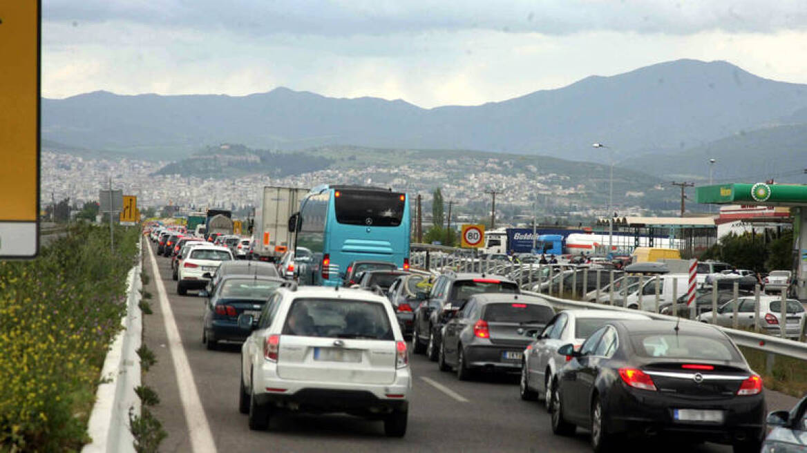 Κίνηση: Χαμηλές ταχύτητες στην Αθηνών-Λαμίας - Δείτε στον χάρτη της Google πού έχει μποτιλιάρισμα 