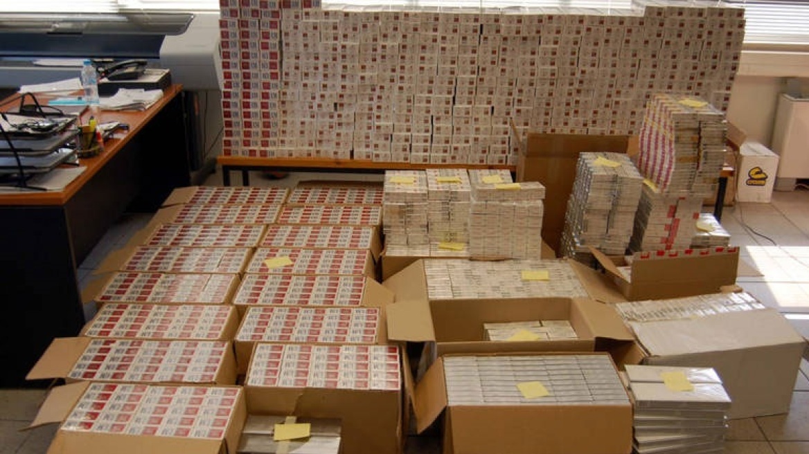 Ηράκλειο: Αλλοδαπές συνελήφθησαν στο αεροδρόμιο με χιλιάδες πακέτα λαθραία τσιγάρα