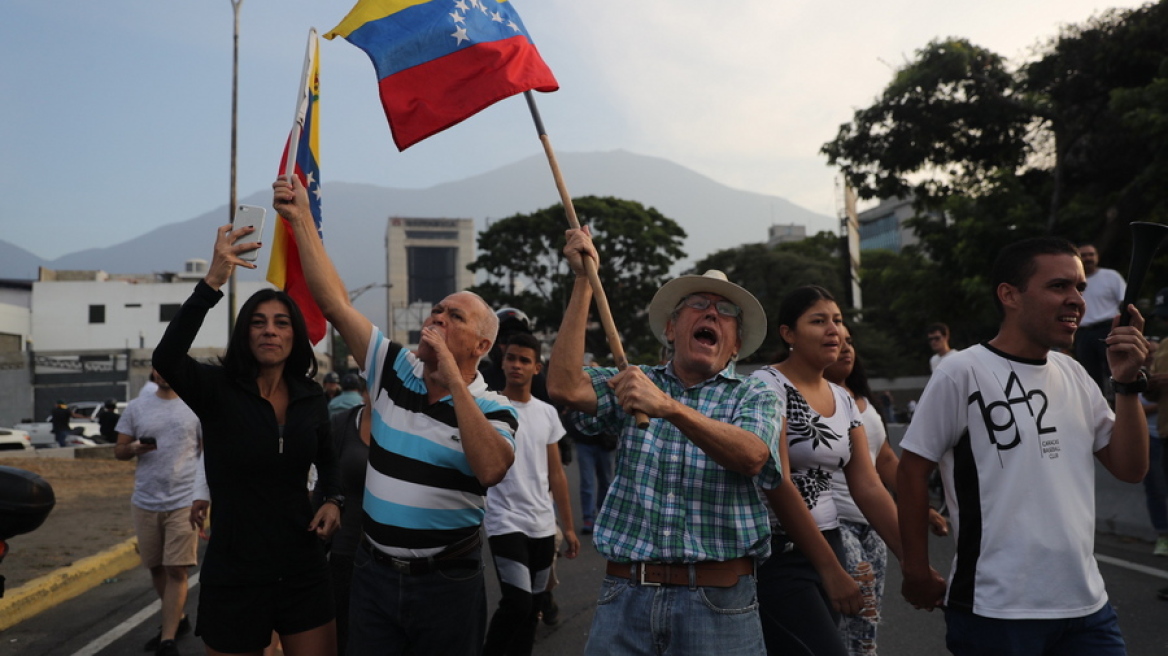 ΗΠΑ για Βενεζουέλα: Στηρίζουμε τον λαό, ο στρατός να στηρίξει Γκουαϊδό