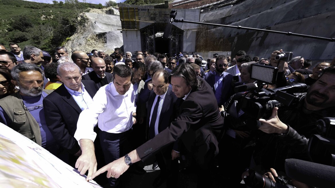 Ο Τσίπρας εγκαινιάζει... εργοτάξια στην Κρήτη