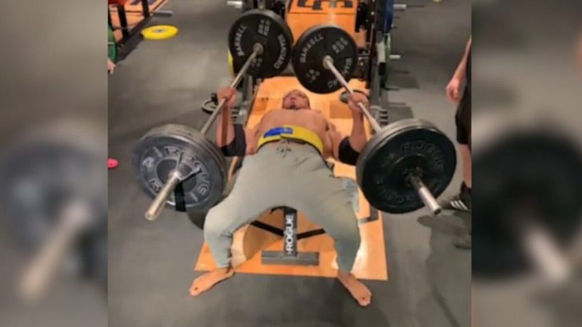 Δεν θα πιστέψετε πόσα κιλά σηκώνει με το ένα χέρι