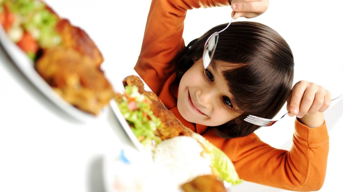 Τα σημάδια που δείχνουν αν το παιδί θα έχει παχύνει στα δέκα του