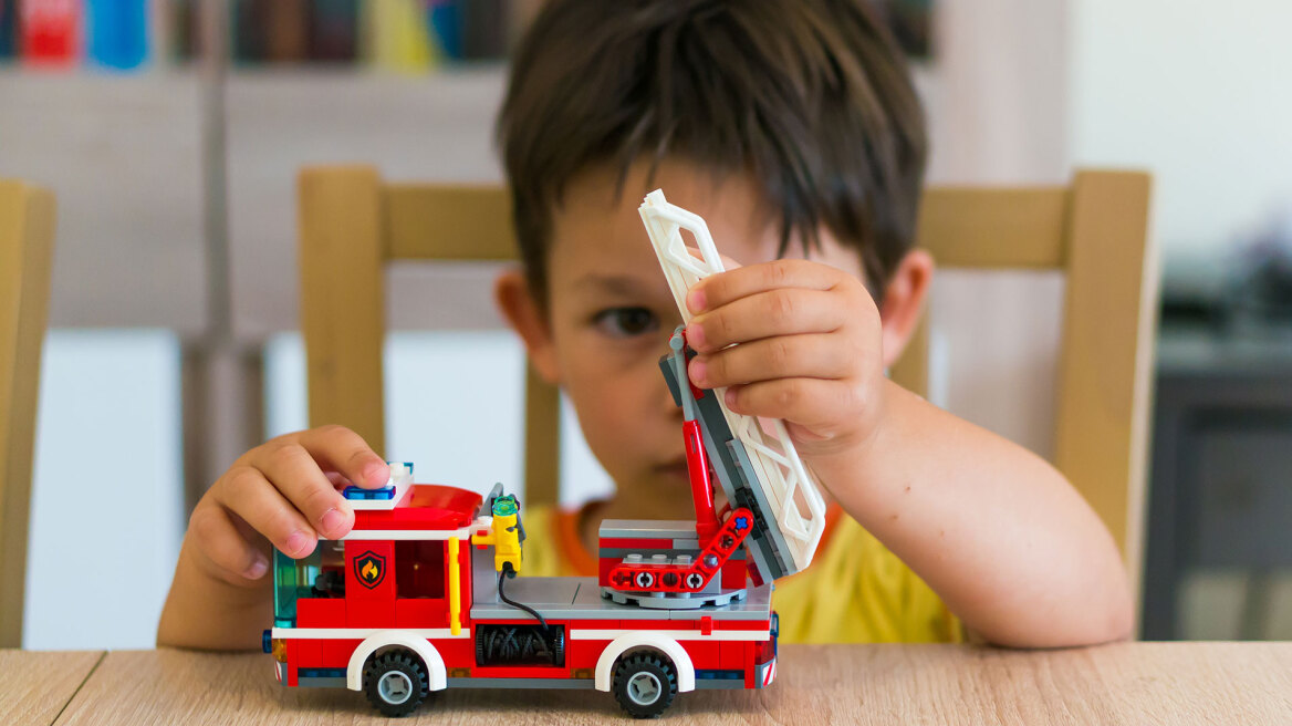 Όλο και περισσότερα παιδιά καταπίνουν μικρά αντικείμενα