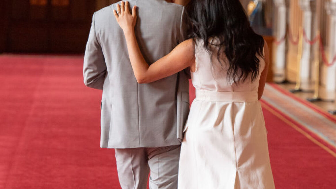 Mόλις ειπώθηκε ότι ο Harry και η Meghan θα μεγαλώσουν το γιο τους μακριά από τα φώτα της δημοσιότητας 