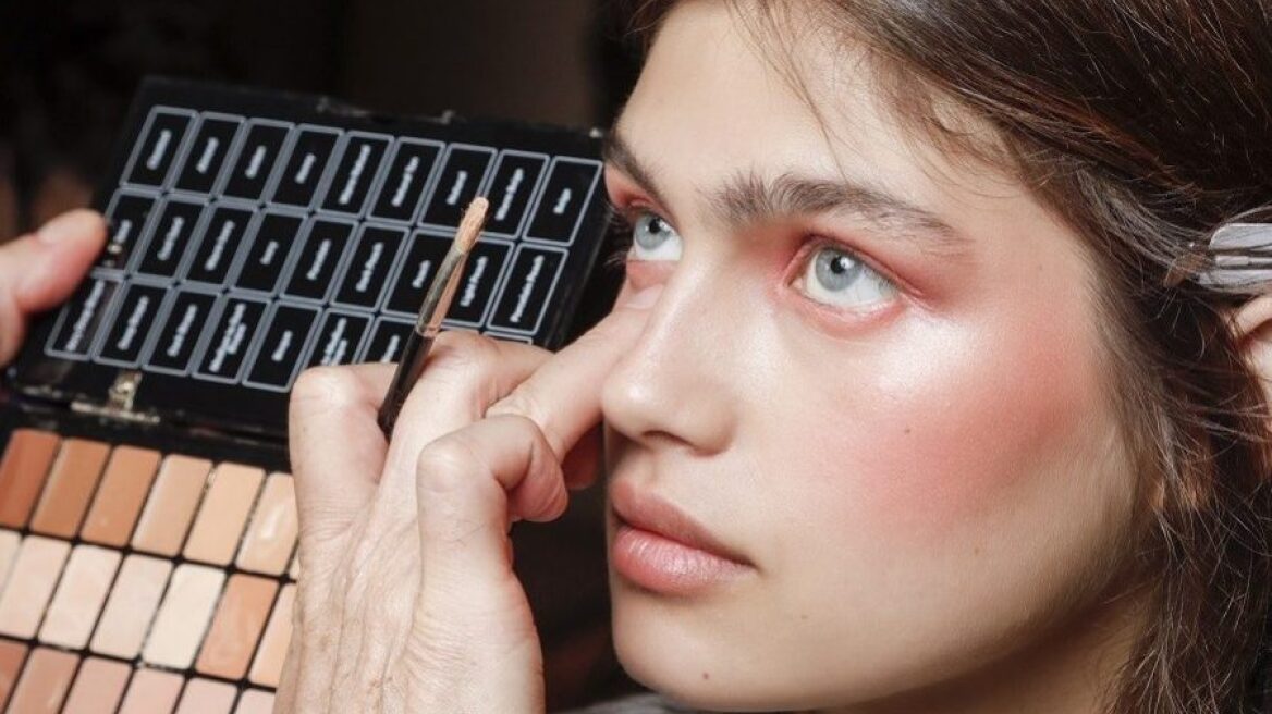 Το σωστό μακιγιάζ για να δείχνετε 5 χρόνια νεότερη 