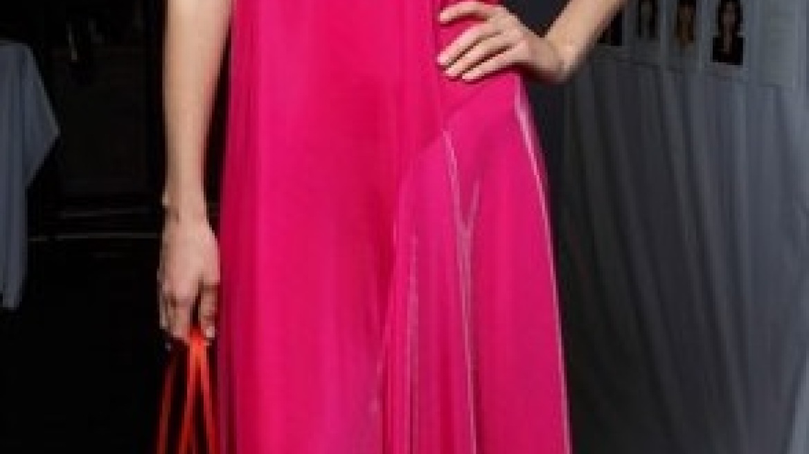 8 φορέματα σε τολμηρές αποχρώσεις για δυναμικές καλοκαιρινές εμφανίσεις 