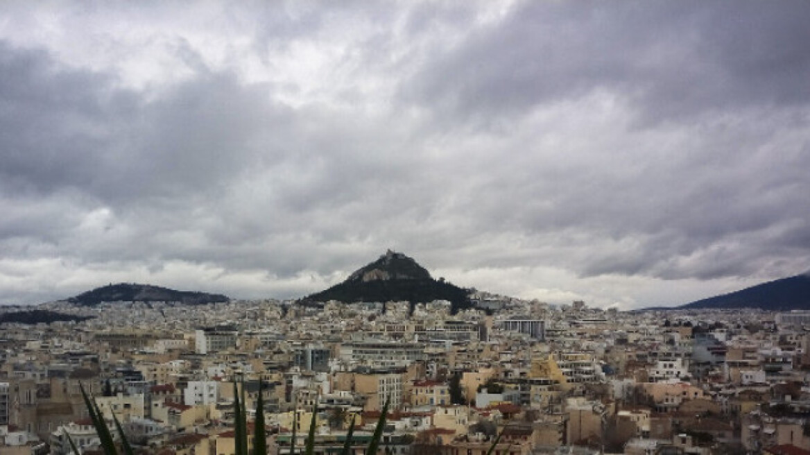 Καιρός: Συννεφιά με πιθανότητα βροχής και αφρικανική σκόνη