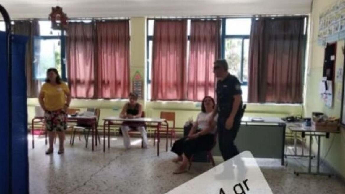 Εκλογές 2019: Γκρίνιαζε για την ουρά και… την έβαλαν στην εφορευτική