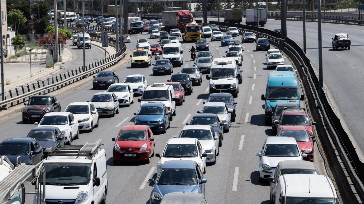 Κίνηση στους δρόμους: Μποτιλιάρισμα χιλιομέτρων στην Αθηνών - Λαμίας
