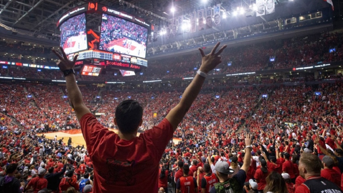 NBA: Πλήρωσε 101.015 δολάρια για τον τέταρτο τελικό (pic)