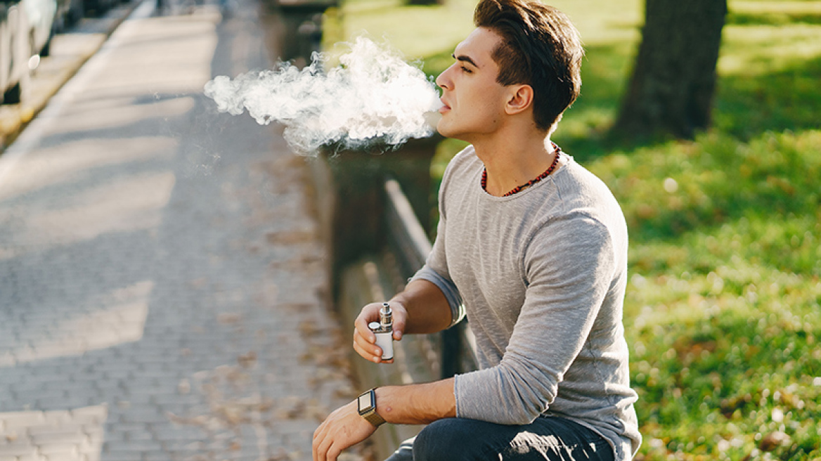 Ηλεκτρονικό τσιγάρο: Τόσο επικίνδυνο όσο το συμβατικό