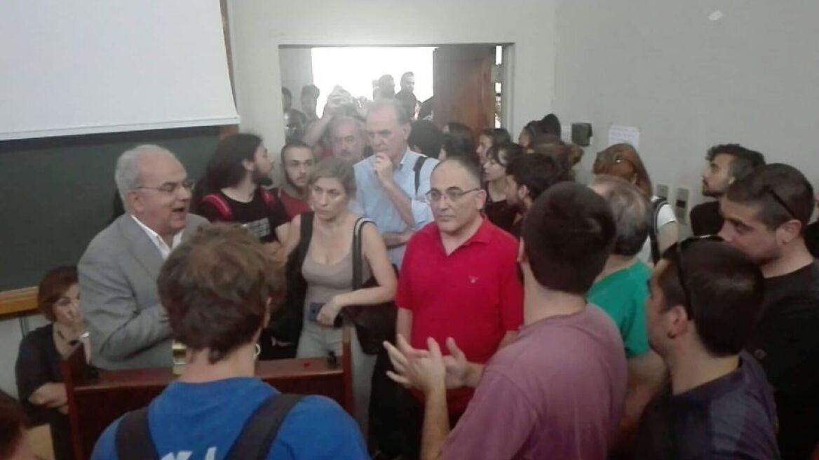 Θεσσαλονίκη: Φοιτητές εισέβαλαν πάλι στο ΑΠΘ 