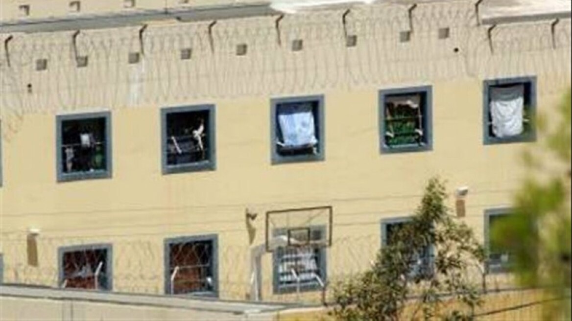 Ναύπλιο: Σωφρονιστικός υπάλληλος ξυλοκοπήθηκε από κρατούμενο