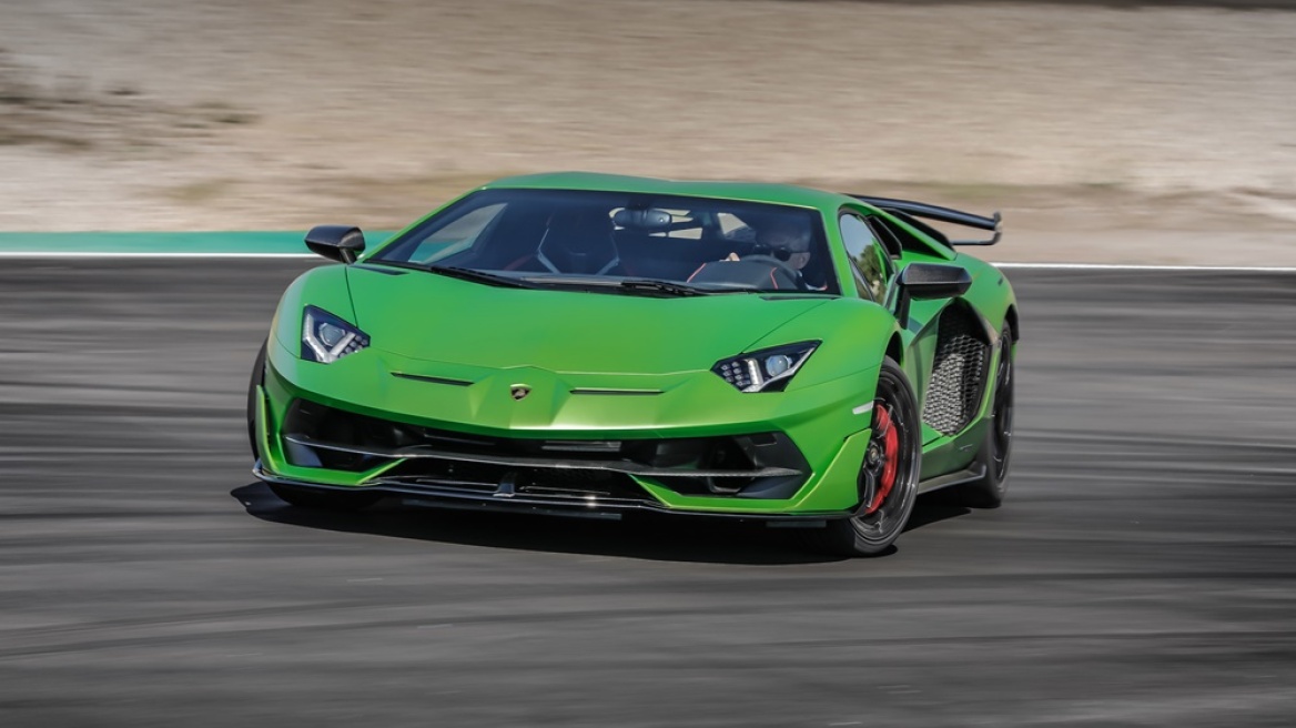Ο Valentino Balboni βελτιώνει την Lamborghini Aventador SVJ