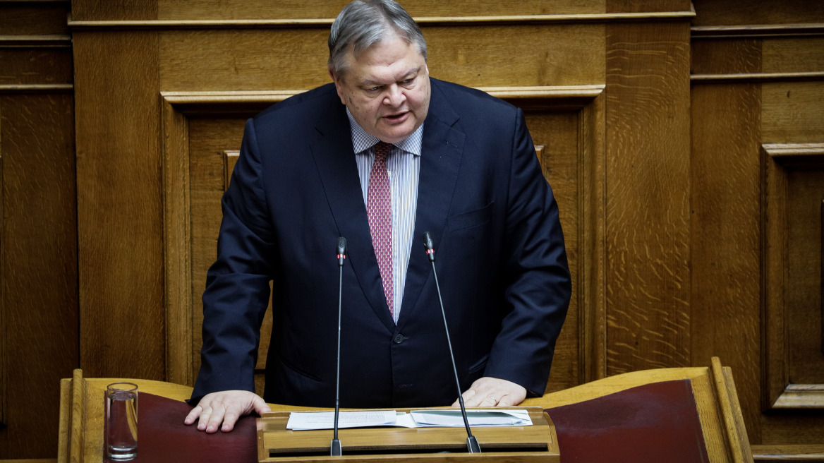 Βενιζέλος: Συμφωνώ να ψηφιστούν οι κώδικες και να ισχύσουν άμεσα