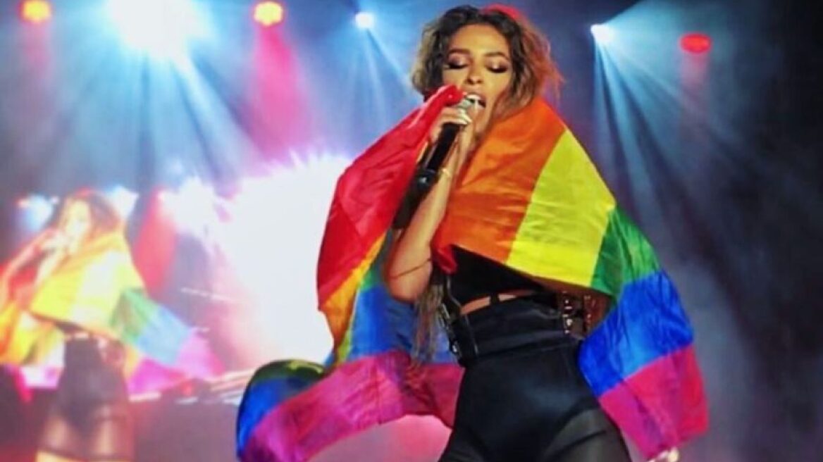 Η Ελένη Φουρέιρα «μαγεύει» τα gay pride της Ευρώπης - H εμφάνισή της στην Αθήνα 